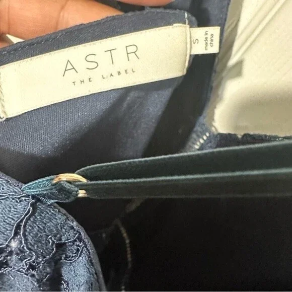 ASTR LATTICE INSET LACE DRESS Size S - Picture 5 of 8